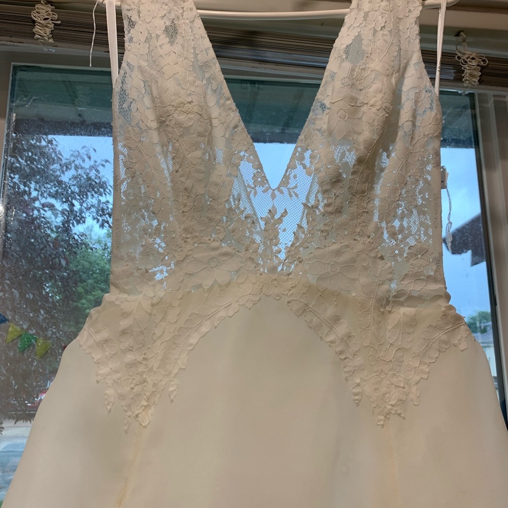 Sale‼️ BNWT Lace feminine wedding dress - Picture 5 of 10